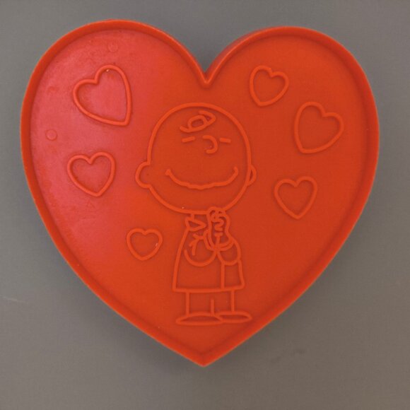 Vintage Charlie Brown Heart Cookie Cutter Large 4.5 inch Peanuts Gang Red - Picture 1 of 6